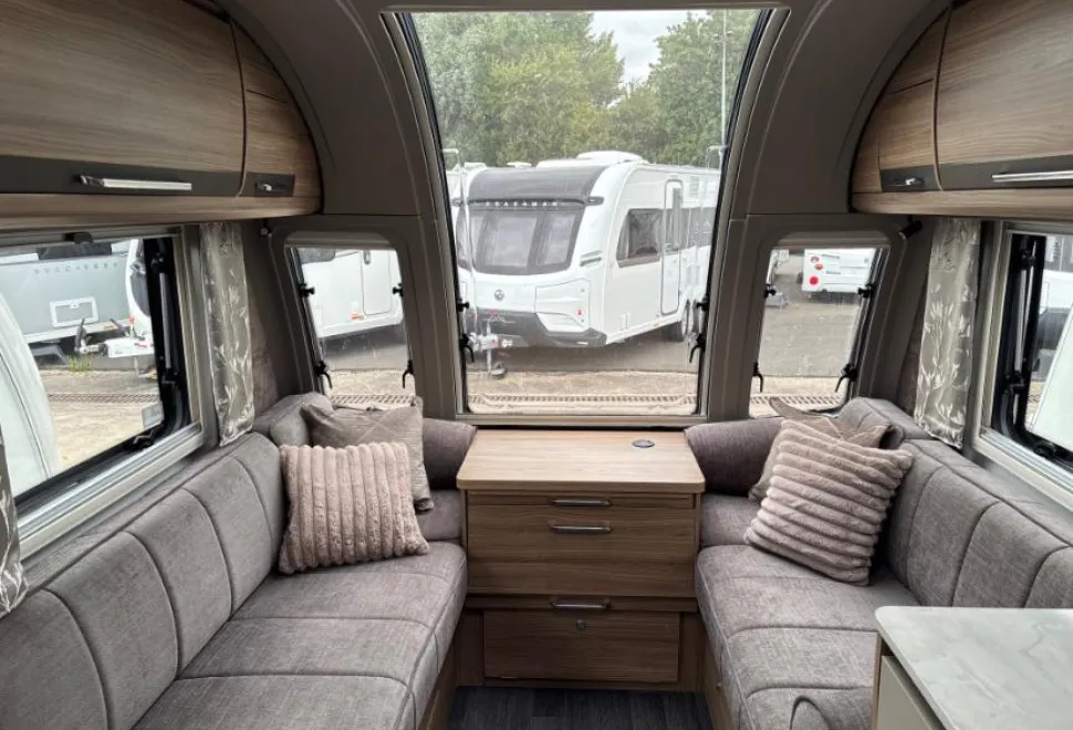 Bailey Unicorn Deluxe Vigo 2025