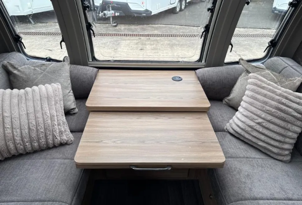 Bailey Unicorn Deluxe Vigo 2025