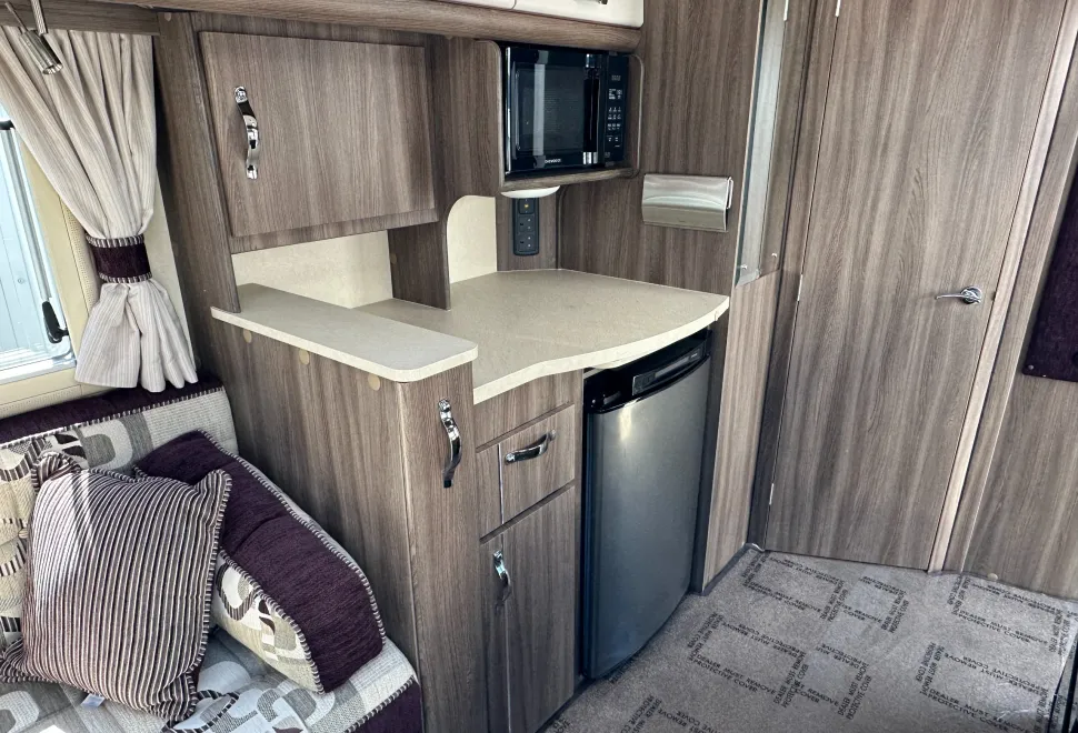 Auto-Sleepers Broadway EB 2 BERTH FRONT LOUNGE - END WASHROOM - LUXURY  2016