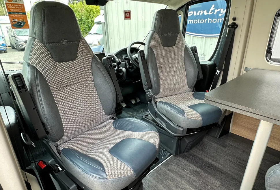 Auto-Trail V-Line V-LINE 669 S - REAR LOUNGE AND REAR BUNK - 4 BELTS  2021