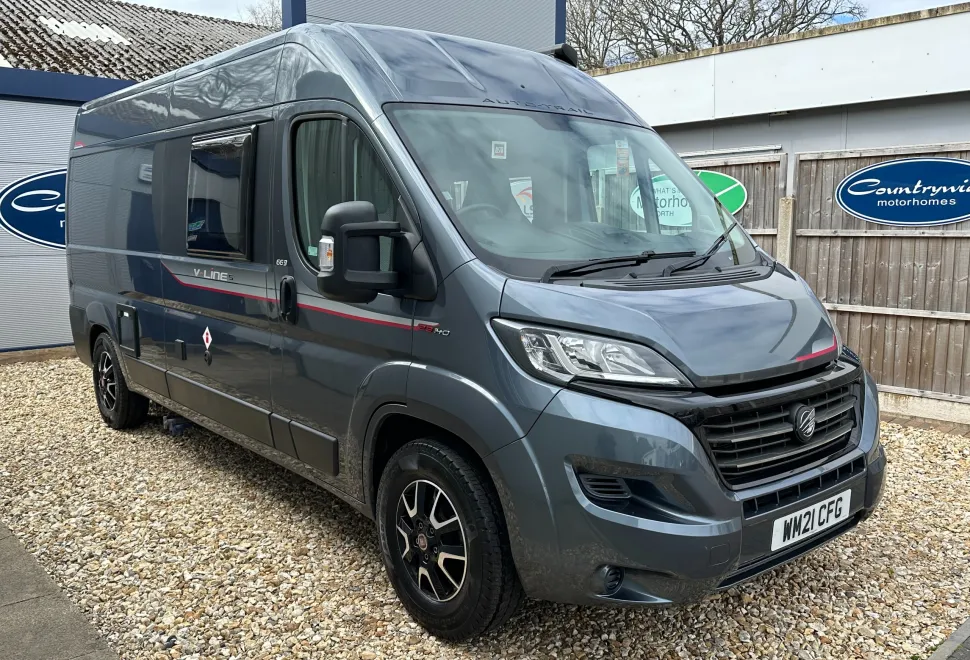Auto-Trail V-Line V-LINE 669 S - REAR LOUNGE AND REAR BUNK - 4 BELTS  2021