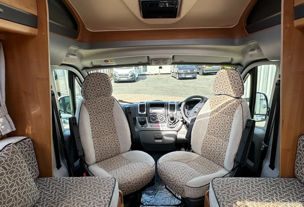 Auto-Trail Excel 640 G  - GARAGE MODEL 2010
