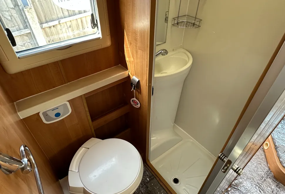 Auto-Trail Excel 640 G  - GARAGE MODEL 2010