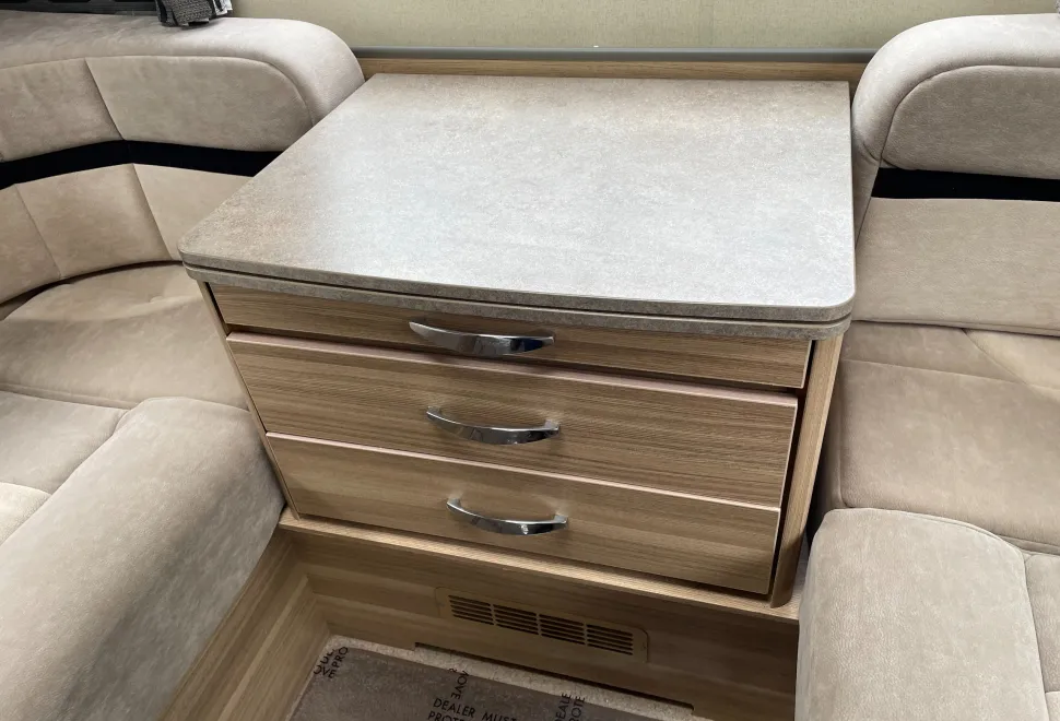 Bessacarr E520 LUXURY REAR LOUNGE 2 BERTH  2012