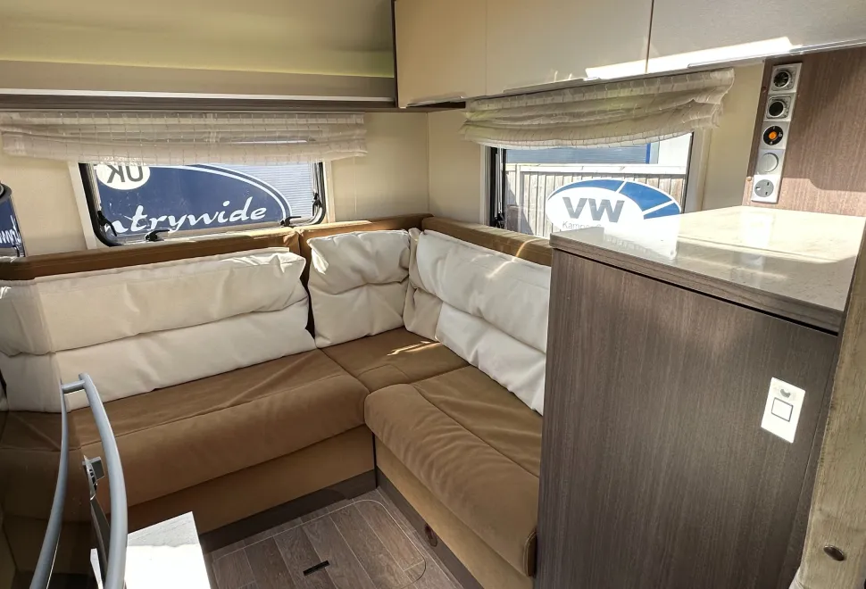 Burstner Viseo I700 LOW MILEAGE - REAR LOUNGE - FRONT DROP DOWN BED - THE PERFECT TOURING LAYOUT  2014