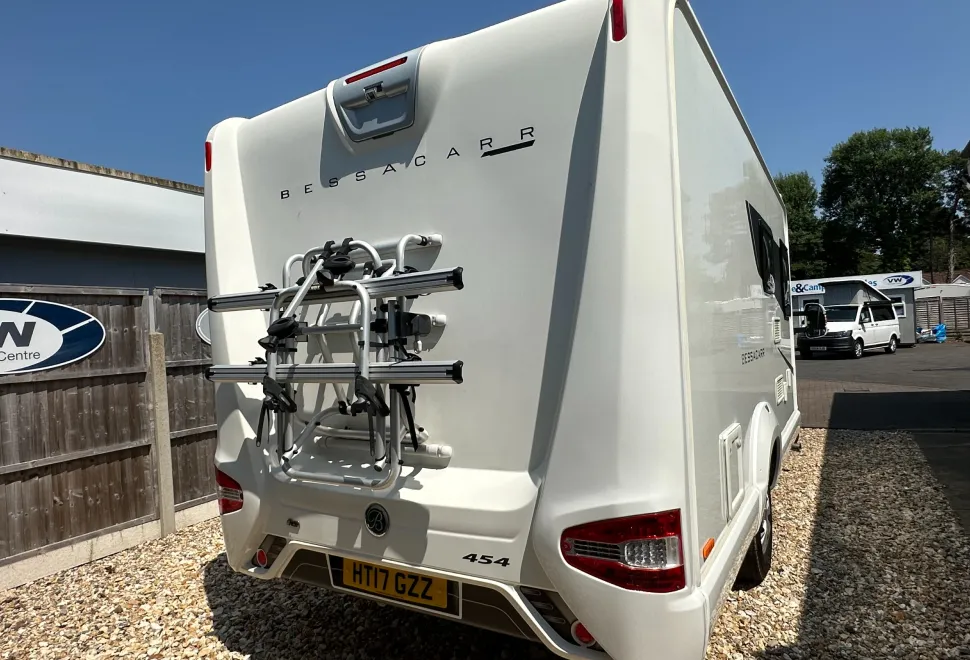 Bessacarr 454 SWIFT BESSACARR 454 - CORNER BED - 4 BERTH & 4 BELTS  2017