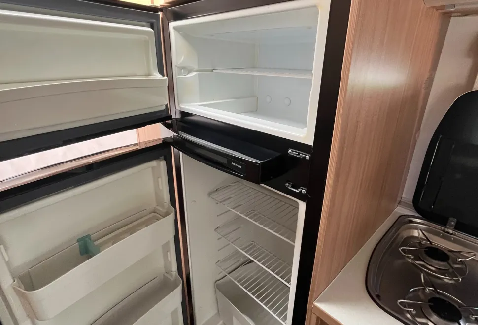 Adria Sun Living  TRANSVERSE BED  AUTOMATIC  2014