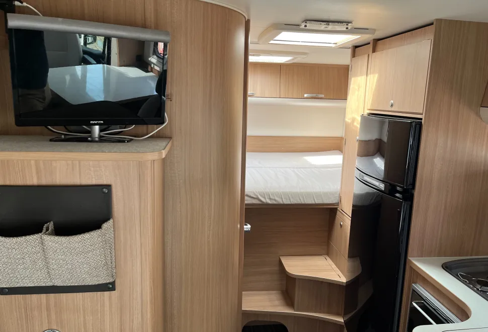 Adria Sun Living  TRANSVERSE BED  AUTOMATIC  2014