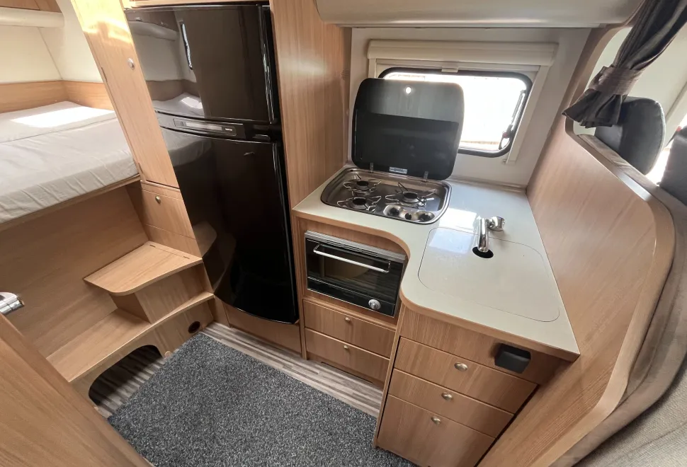 Adria Sun Living  TRANSVERSE BED  AUTOMATIC  2014