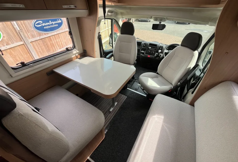 Adria Sun Living  TRANSVERSE BED  AUTOMATIC  2014