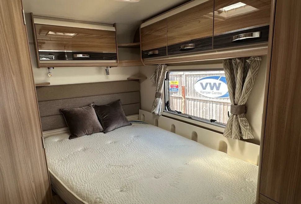 Bessacarr 454 SWIFT BESSACARR 454 - CORNER BED - 4 BERTH & 4 BELTS  2017