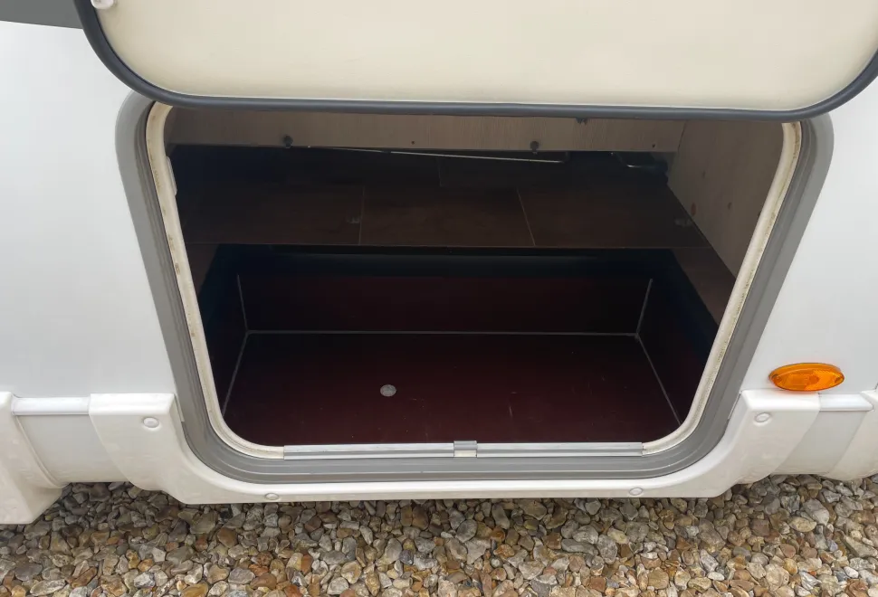 Burstner Ixeo Time IT585 4 BERTH DROP DOWN BED MODEL - 4 BELTS  2013
