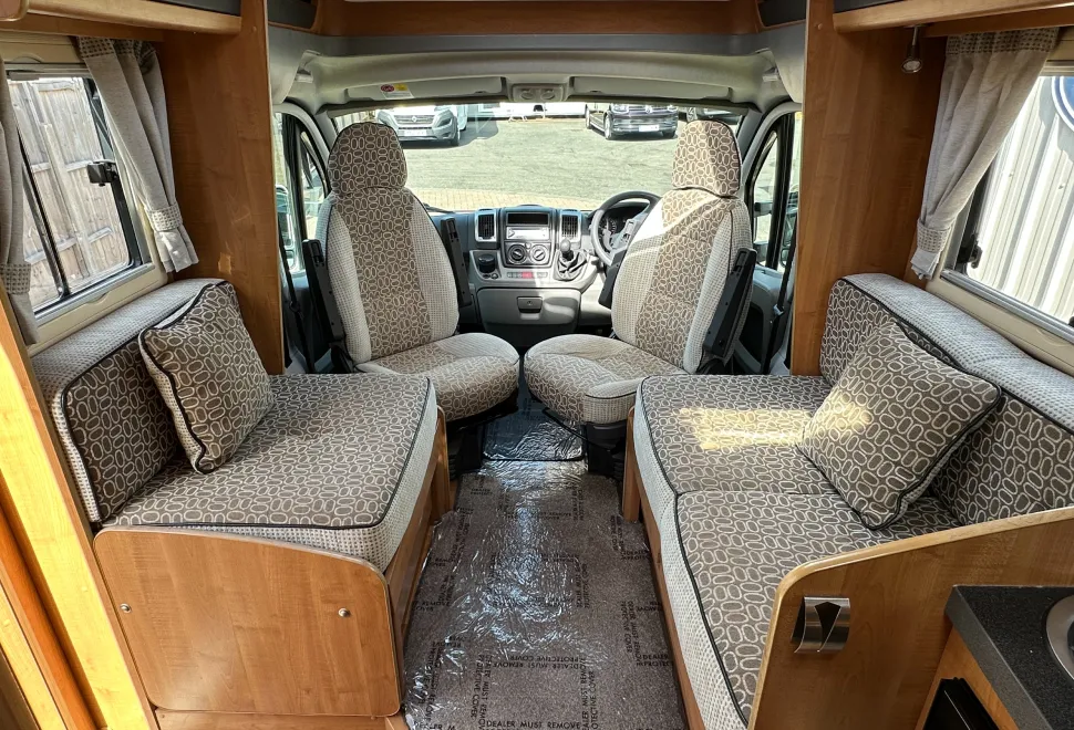 Auto-Trail Excel 640 G  - GARAGE MODEL 2010