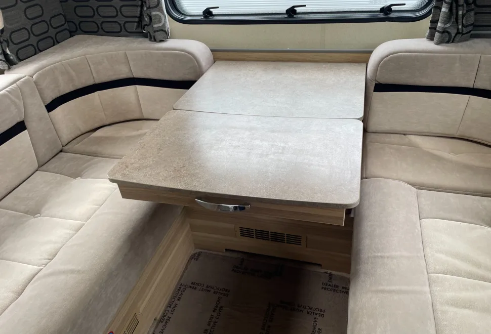 Bessacarr E520 LUXURY REAR LOUNGE 2 BERTH  2012