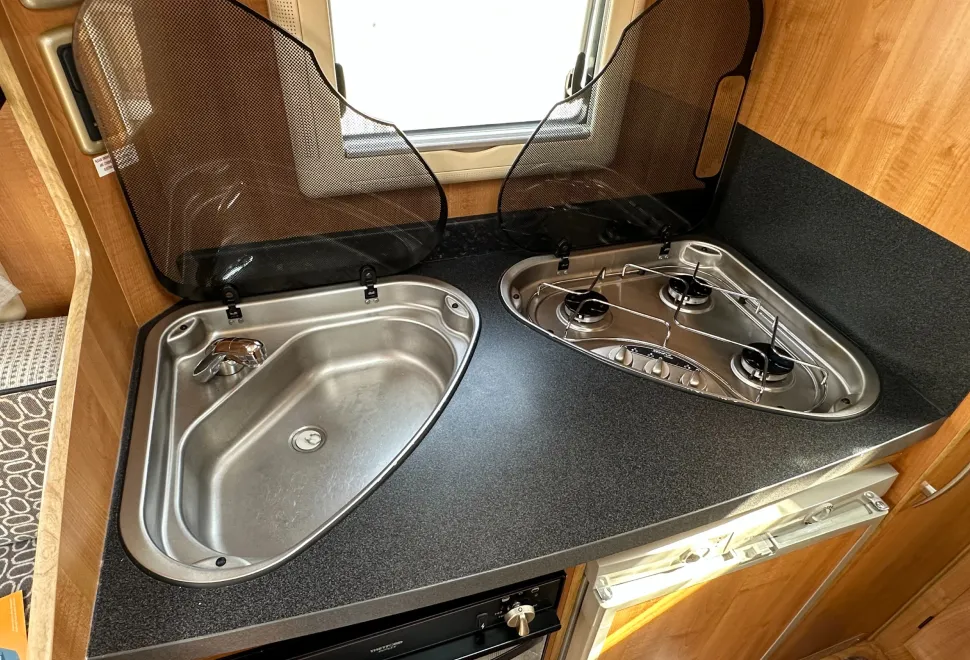 Auto-Trail Excel 640 G  - GARAGE MODEL 2010