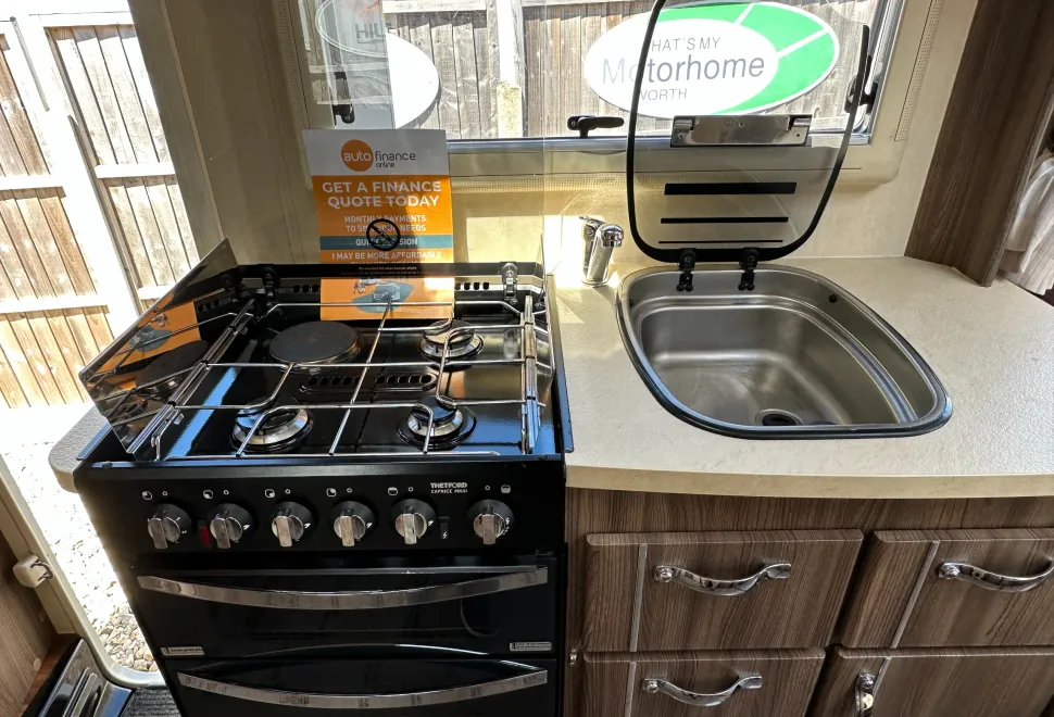 Auto-Sleepers Broadway EB 2 BERTH FRONT LOUNGE - END WASHROOM - LUXURY  2016