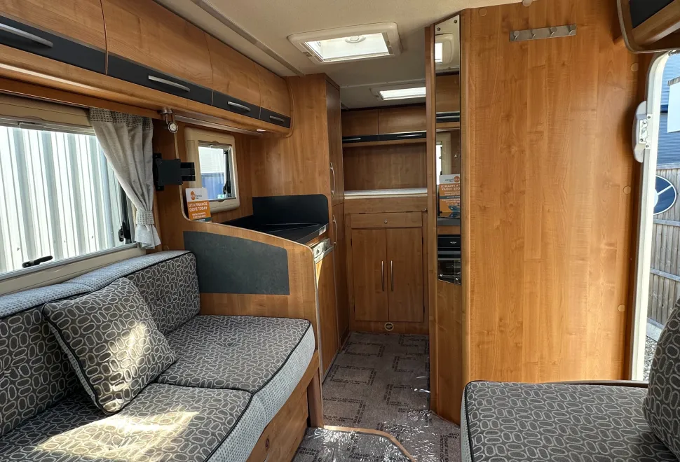 Auto-Trail Excel 640 G  - GARAGE MODEL 2010