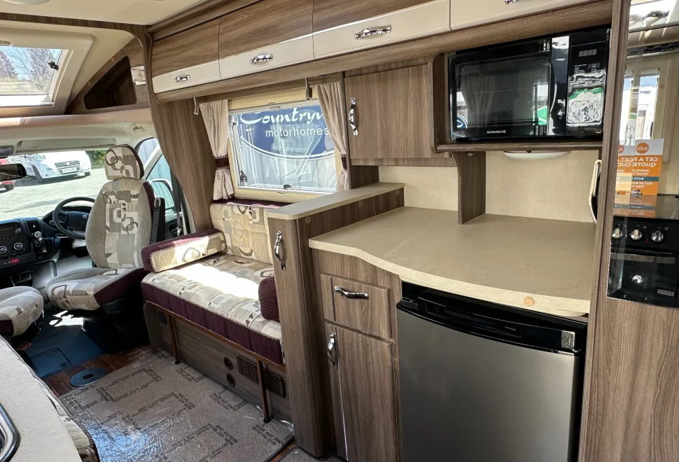Auto-Sleepers Broadway EB 2 BERTH FRONT LOUNGE - END WASHROOM - LUXURY  2016