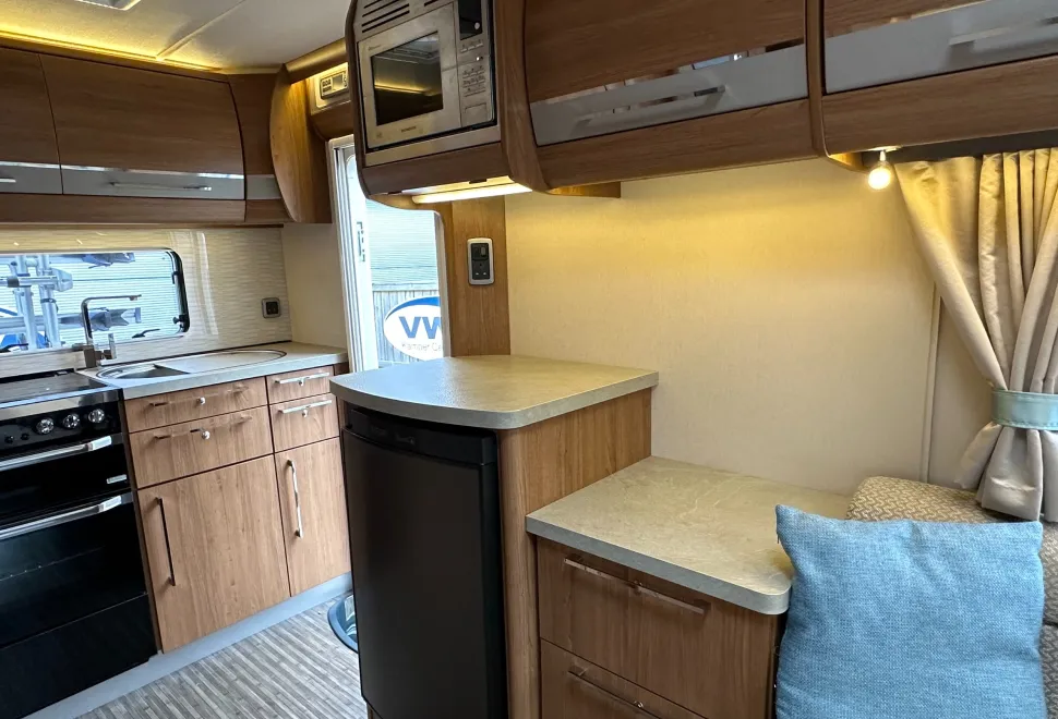 Auto-Trail Navajo 2 BERTH FRONT LOUNGE LUXURY MODEL  2015