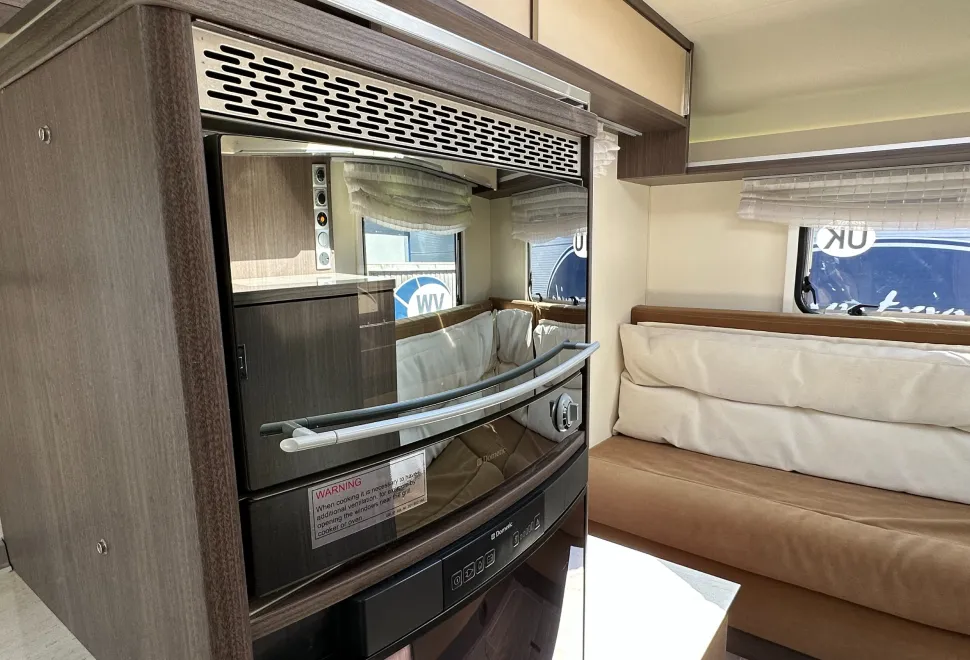Burstner Viseo I700 LOW MILEAGE - REAR LOUNGE - FRONT DROP DOWN BED - THE PERFECT TOURING LAYOUT  2014