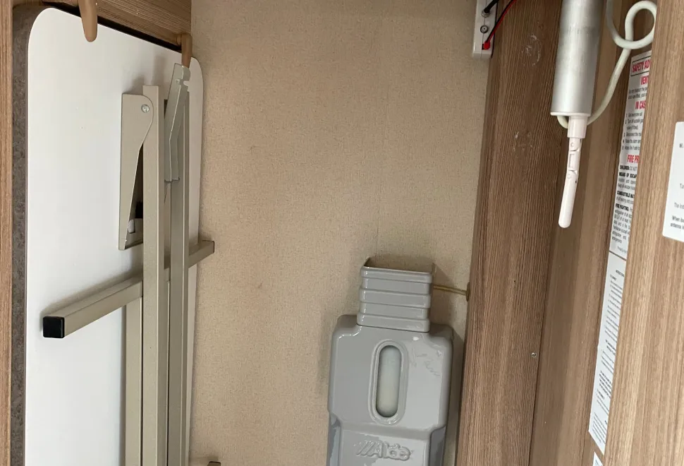 Bessacarr E520 LUXURY REAR LOUNGE 2 BERTH  2012