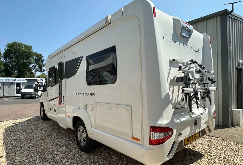 Bessacarr 454 SWIFT BESSACARR 454 - CORNER BED - 4 BERTH & 4 BELTS  2017