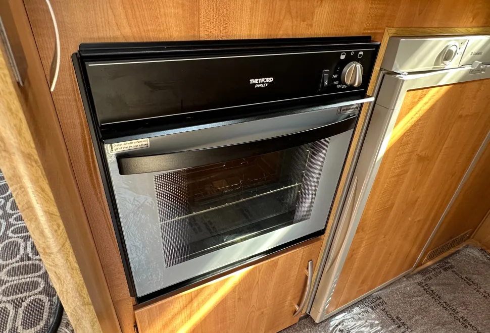 Auto-Trail Excel 640 G  - GARAGE MODEL 2010