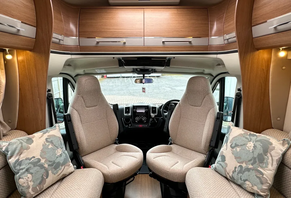 Auto-Trail Navajo 2 BERTH FRONT LOUNGE LUXURY MODEL  2015
