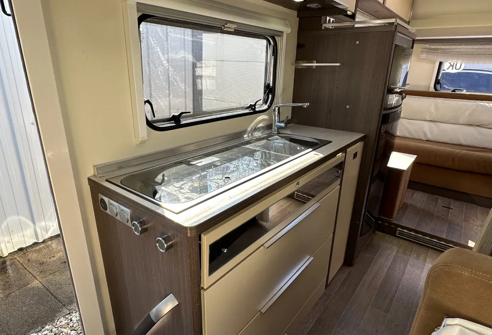 Burstner Viseo I700 LOW MILEAGE - REAR LOUNGE - FRONT DROP DOWN BED - THE PERFECT TOURING LAYOUT  2014