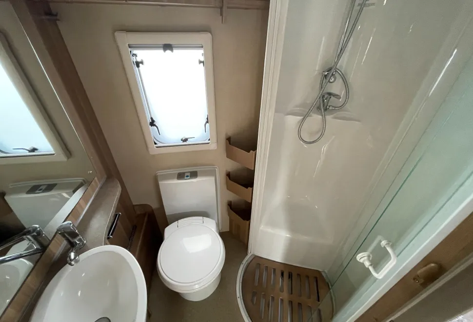 Bessacarr E520 LUXURY REAR LOUNGE 2 BERTH  2012