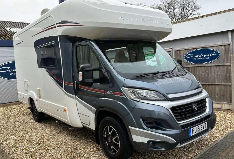 Auto-Trail Navajo 2 BERTH FRONT LOUNGE LUXURY MODEL  2015