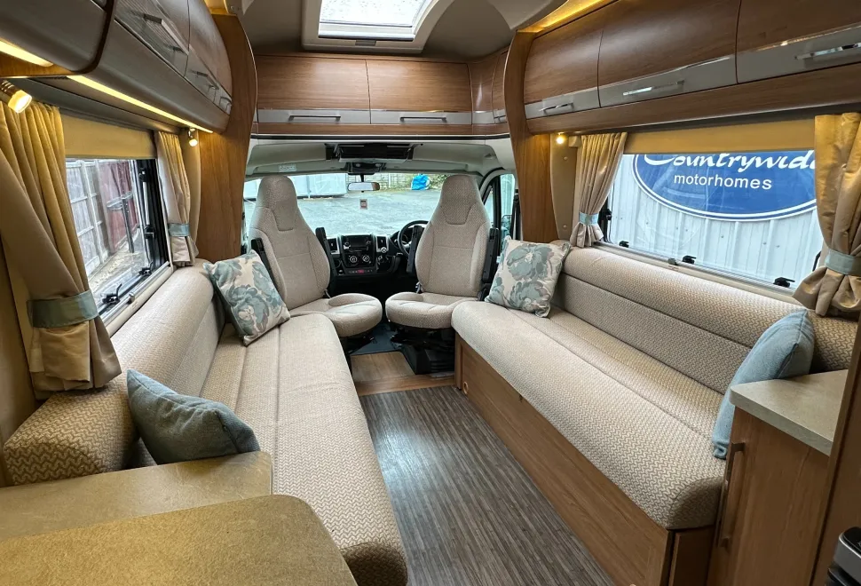 Auto-Trail Navajo 2 BERTH FRONT LOUNGE LUXURY MODEL  2015