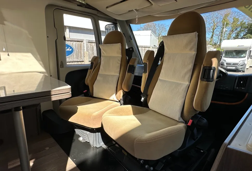 Burstner Viseo I700 LOW MILEAGE - REAR LOUNGE - FRONT DROP DOWN BED - THE PERFECT TOURING LAYOUT  2014