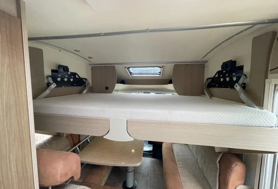 Burstner Ixeo Time IT585 4 BERTH DROP DOWN BED MODEL - 4 BELTS  2013