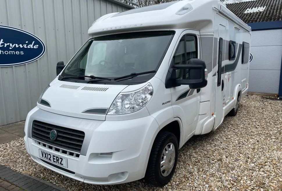 Bessacarr E520 LUXURY REAR LOUNGE 2 BERTH  2012