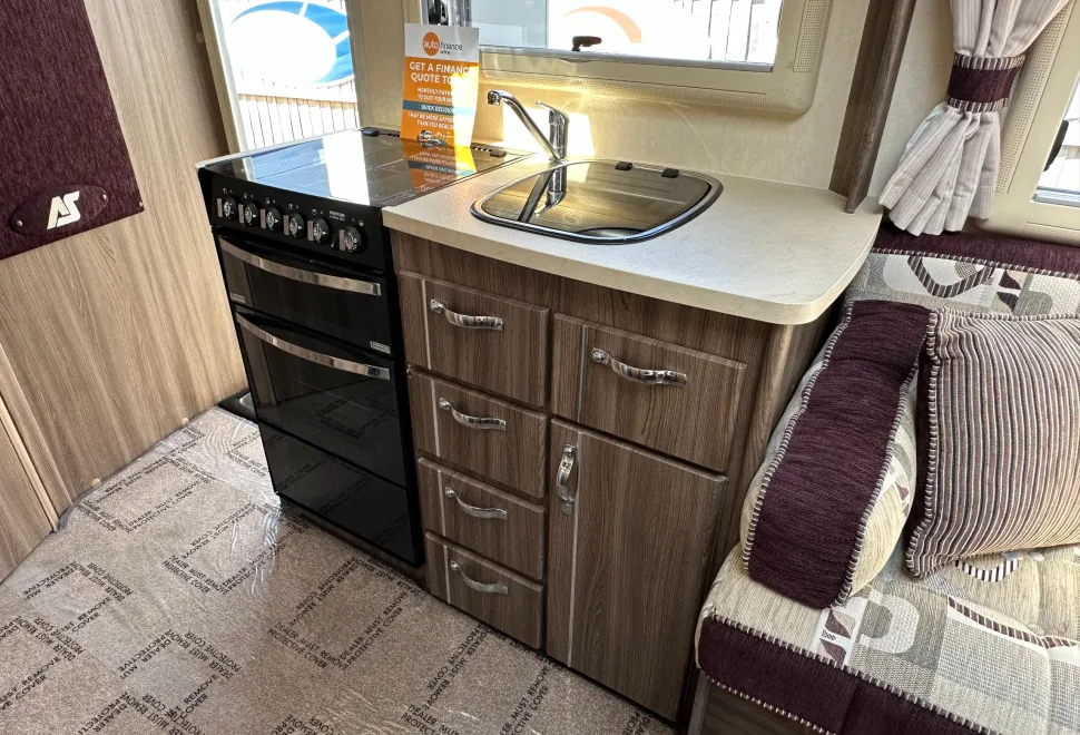 Auto-Sleepers Broadway EB 2 BERTH FRONT LOUNGE - END WASHROOM - LUXURY  2016