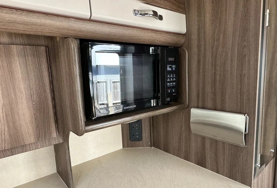 Auto-Sleepers Broadway EB 2 BERTH FRONT LOUNGE - END WASHROOM - LUXURY  2016