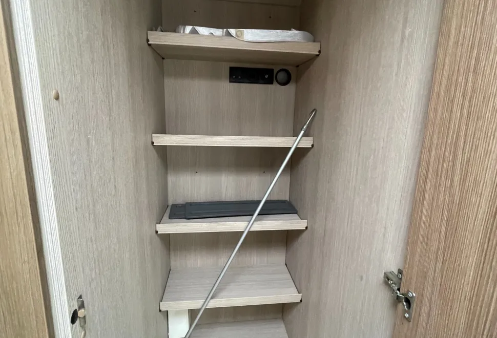 Burstner Ixeo Time IT585 4 BERTH DROP DOWN BED MODEL - 4 BELTS  2013