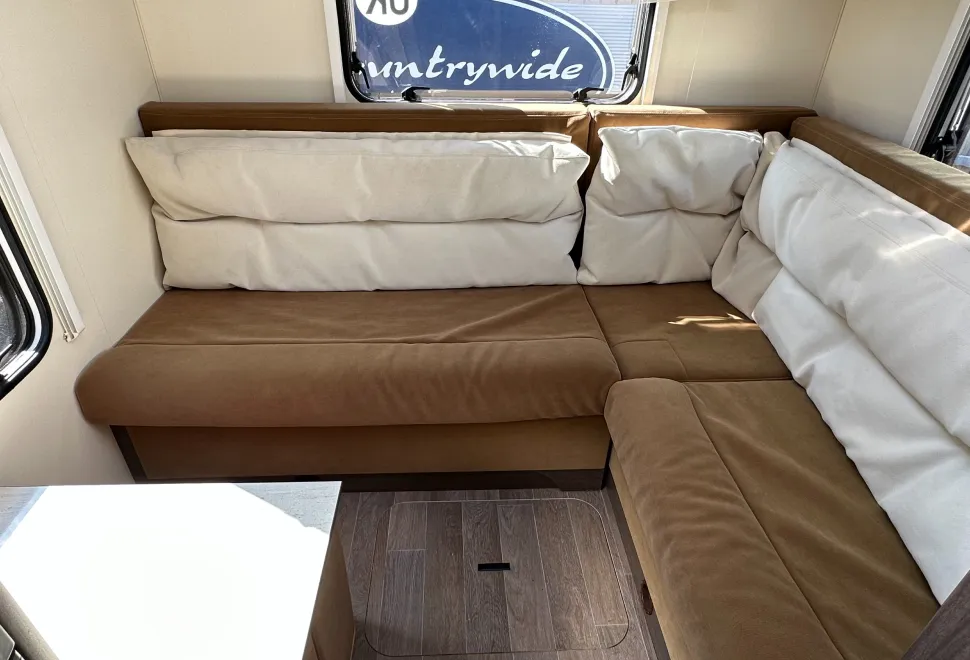 Burstner Viseo I700 LOW MILEAGE - REAR LOUNGE - FRONT DROP DOWN BED - THE PERFECT TOURING LAYOUT  2014