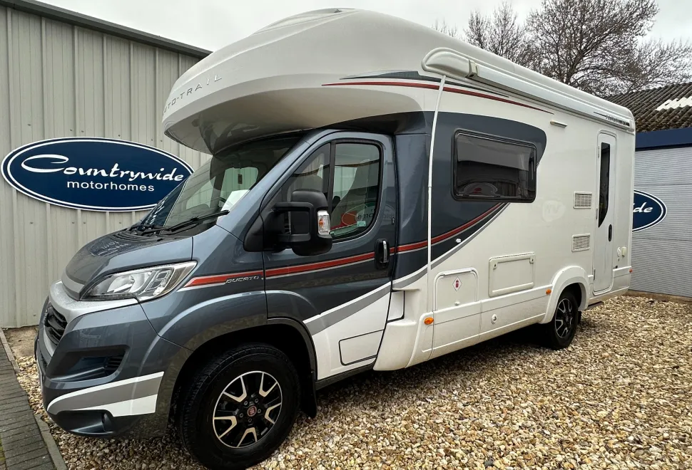 Auto-Trail Navajo 2 BERTH FRONT LOUNGE LUXURY MODEL  2015