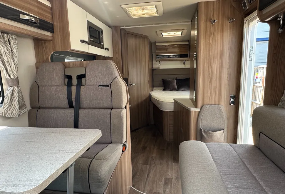 Bessacarr 454 SWIFT BESSACARR 454 - CORNER BED - 4 BERTH & 4 BELTS  2017