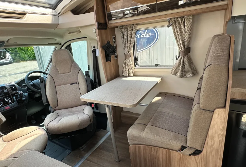 Bessacarr 454 SWIFT BESSACARR 454 - CORNER BED - 4 BERTH & 4 BELTS  2017