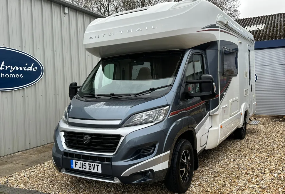 Auto-Trail Navajo 2 BERTH FRONT LOUNGE LUXURY MODEL  2015