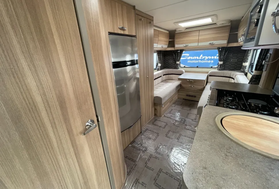 Bessacarr E520 LUXURY REAR LOUNGE 2 BERTH  2012