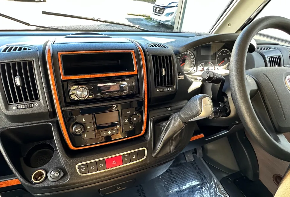 Burstner Viseo I700 LOW MILEAGE - REAR LOUNGE - FRONT DROP DOWN BED - THE PERFECT TOURING LAYOUT  2014