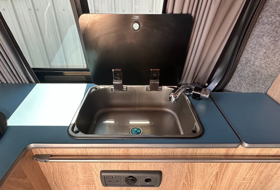 Peugeot E-EXPERT BY REVAMPERVAN - 4 BERTH POP TOP - ELECTRIC CAMPER  2020