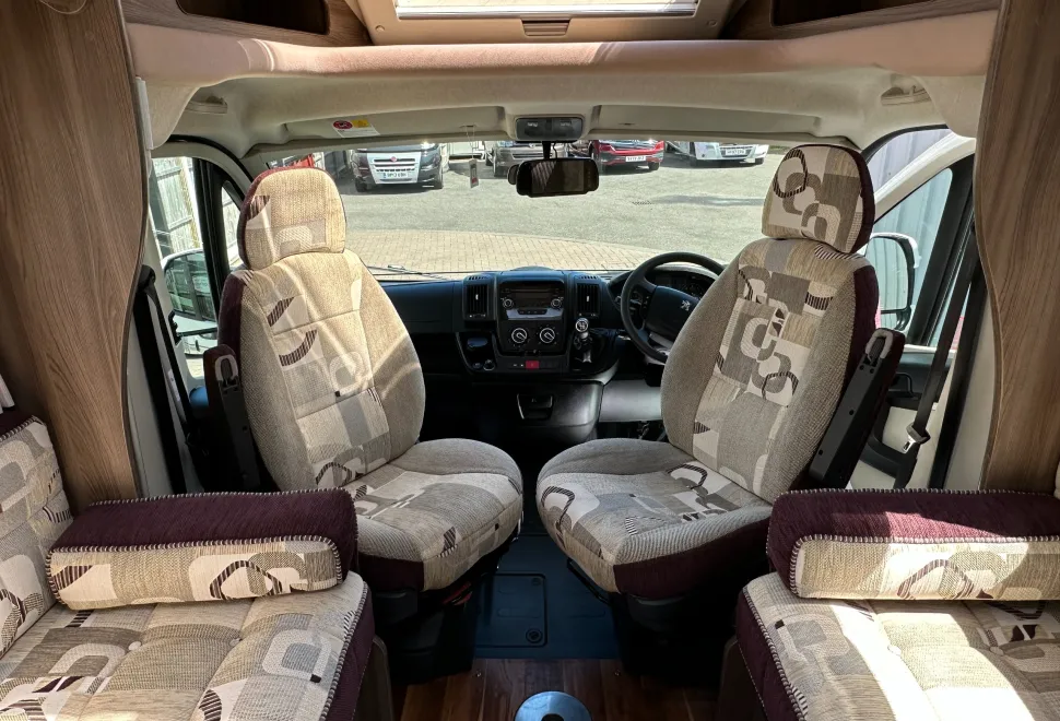 Auto-Sleepers Broadway EB 2 BERTH FRONT LOUNGE - END WASHROOM - LUXURY  2016
