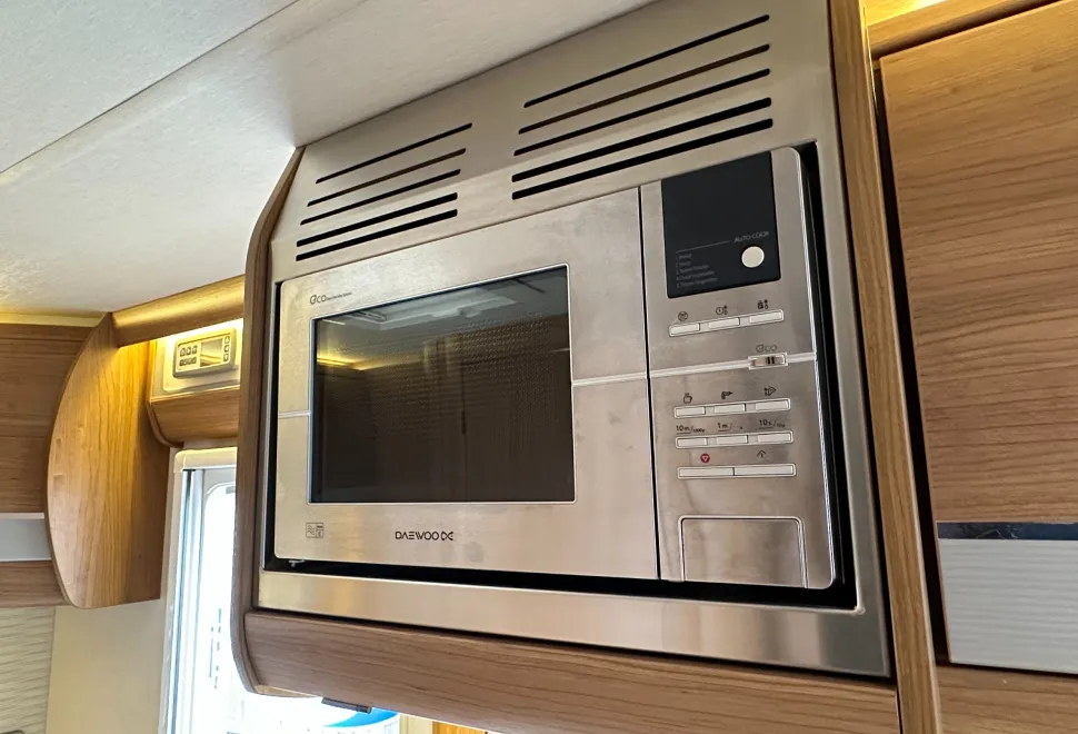 Auto-Trail Navajo 2 BERTH FRONT LOUNGE LUXURY MODEL  2015