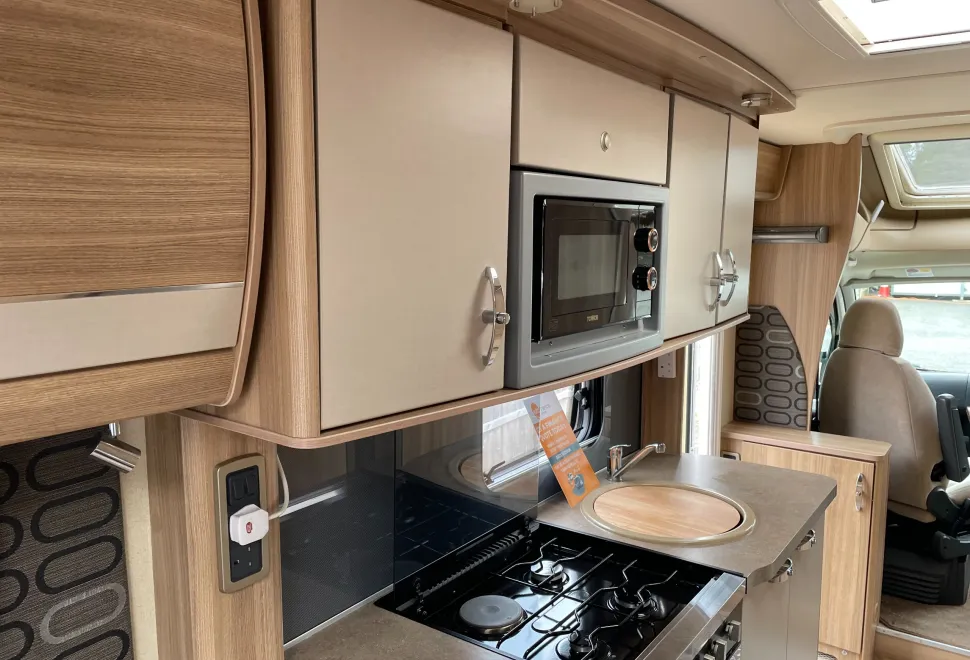 Bessacarr E520 LUXURY REAR LOUNGE 2 BERTH  2012