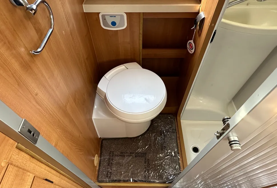 Auto-Trail Excel 640 G  - GARAGE MODEL 2010